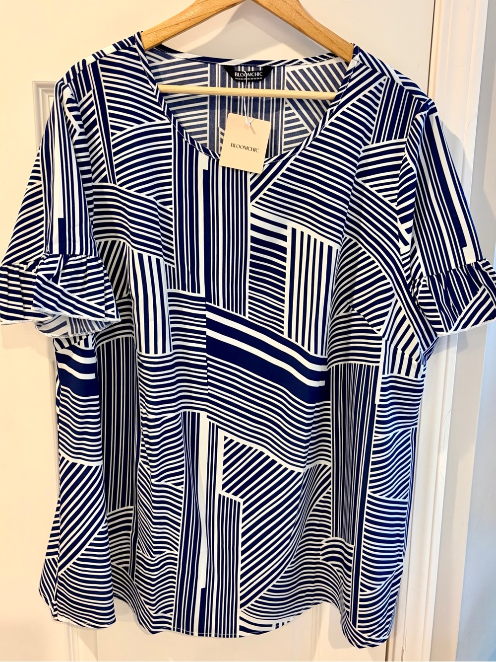 NWT! BloomChic Navy and White Geometric V-Neck Tunic